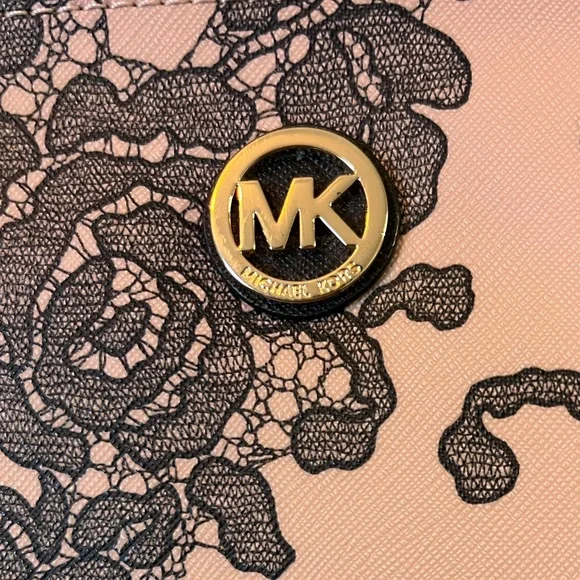 MICHAEL Michael Kors MICHAEL Michael Kors Emry Lace Wristlet PreLoved - Picture 6 of 11